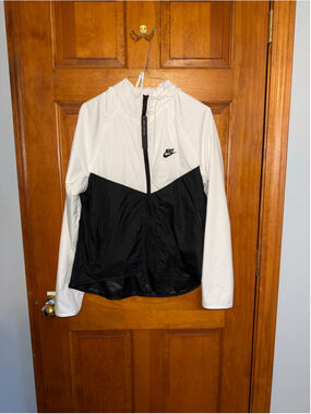 Women's Nike Windrunner Hooded Jacket Size S White Black
